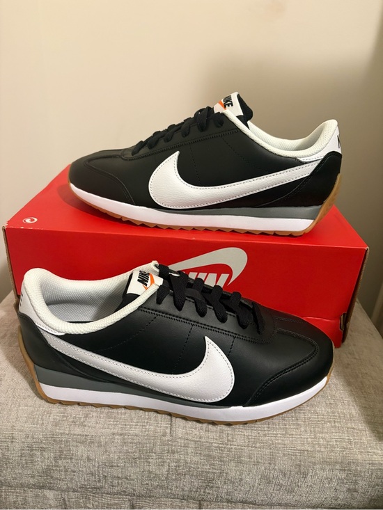 Nike Shoes - Nike women size 8.5 Black White Gum W NIKE PACIFIC LTR Runner Sneakers